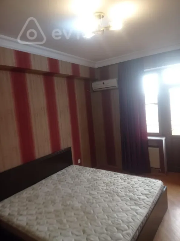 Kirayə verilir 2 otaqlı köhnə tikili 75 m²