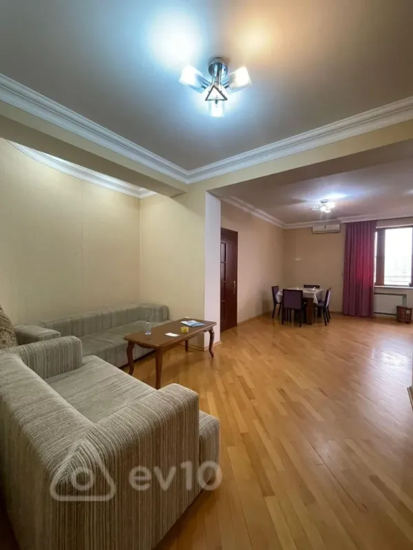 Kirayə verilir 2 otaqlı köhnə tikili 75 m²