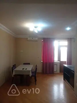 Kirayə verilir 2 otaqlı köhnə tikili 75 m²