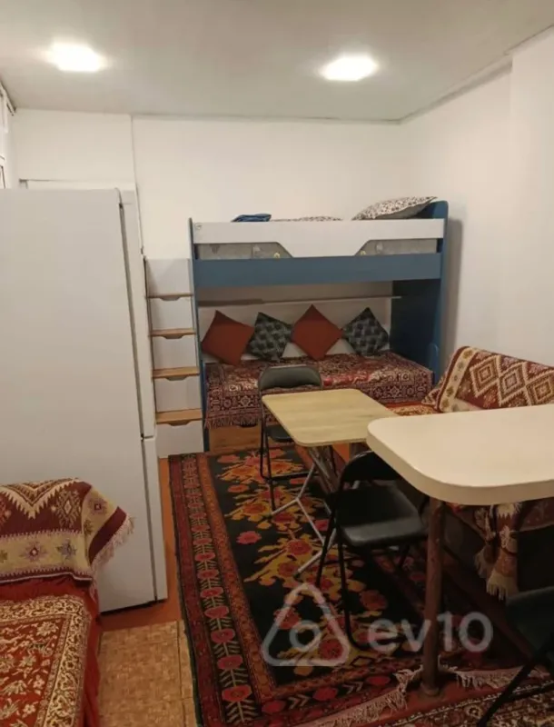 Kirayə verilir 1 otaqlı köhnə tikili 45 m²