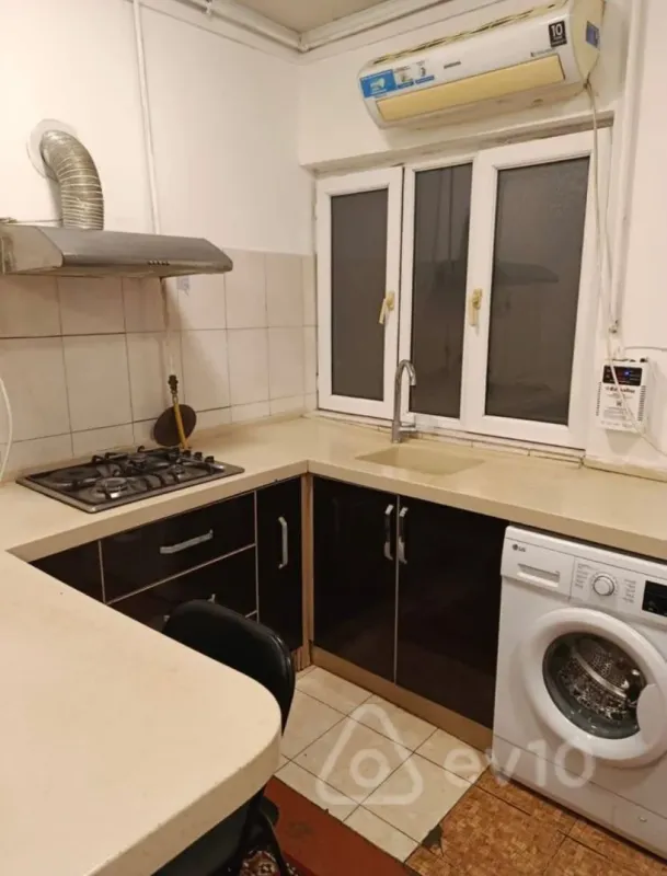 Kirayə verilir 1 otaqlı köhnə tikili 45 m²