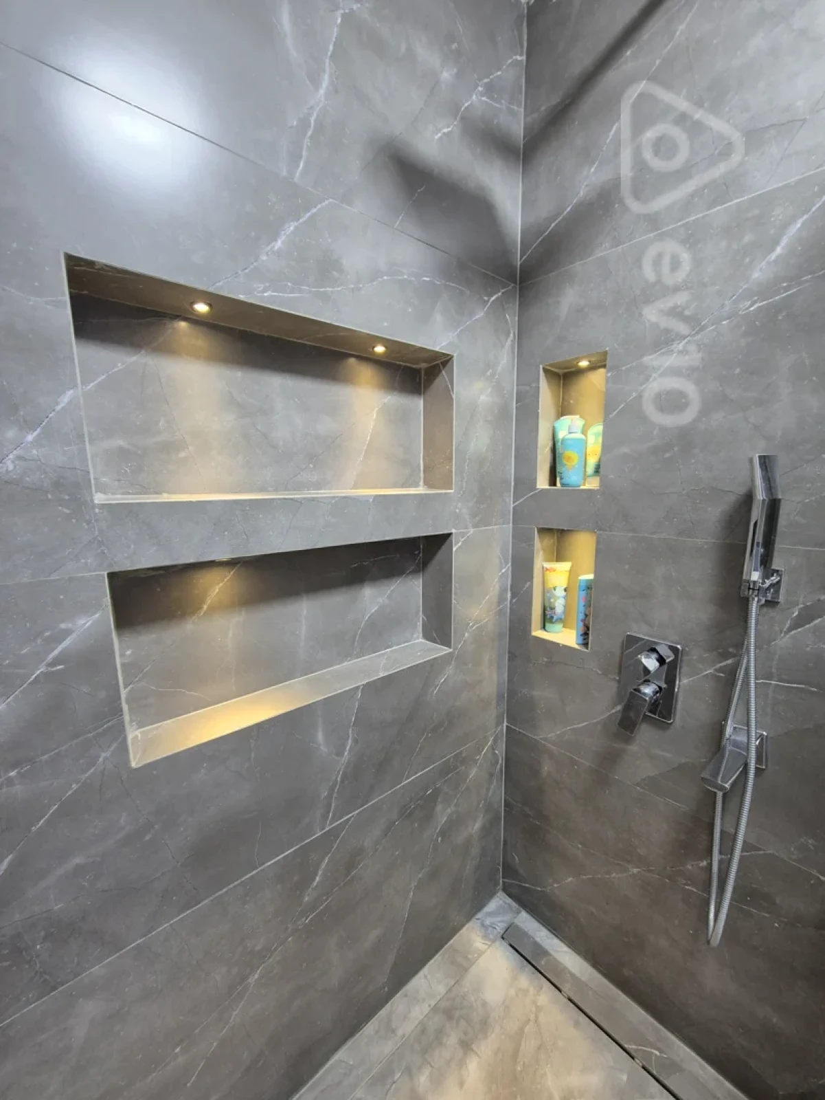 Kirayə verilir 2 otaqlı yeni tikili 50 m²