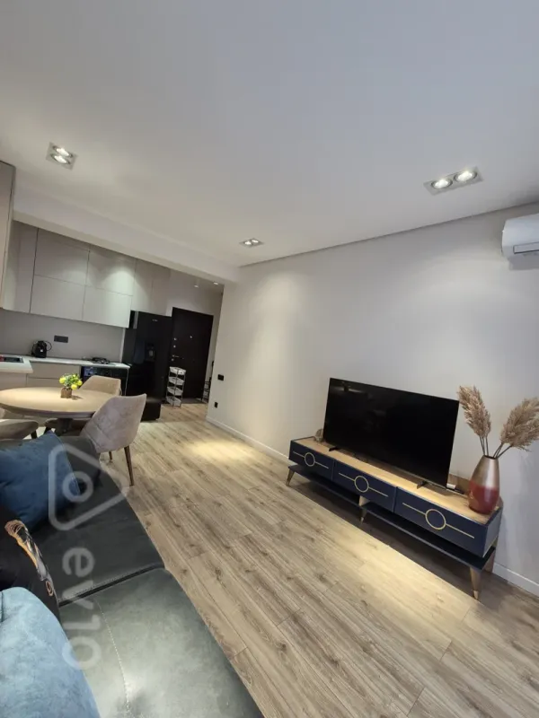 Kirayə verilir 2 otaqlı yeni tikili 50 m²