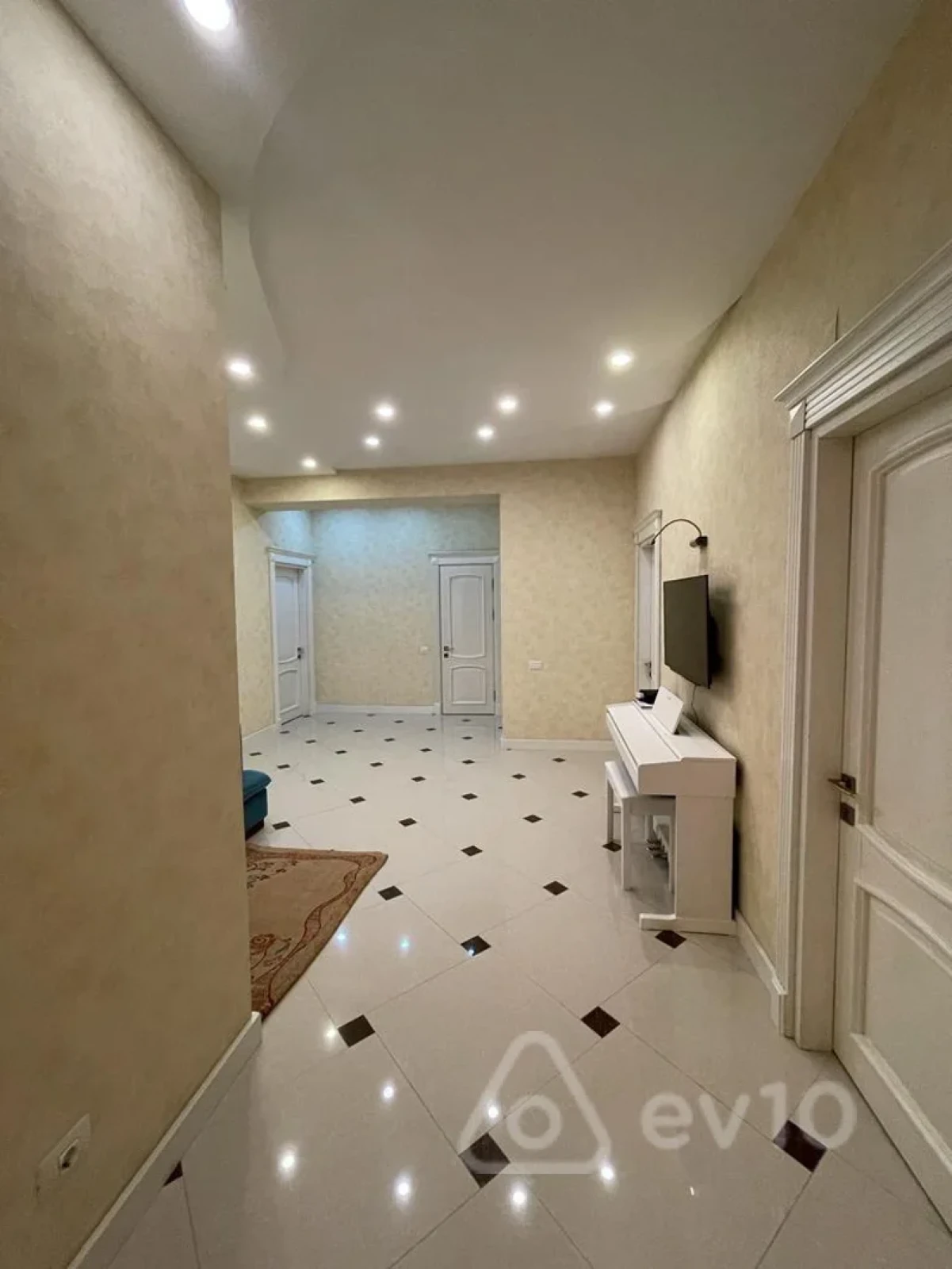 Satılır 4 otaqlı yeni tikili 170 m²
