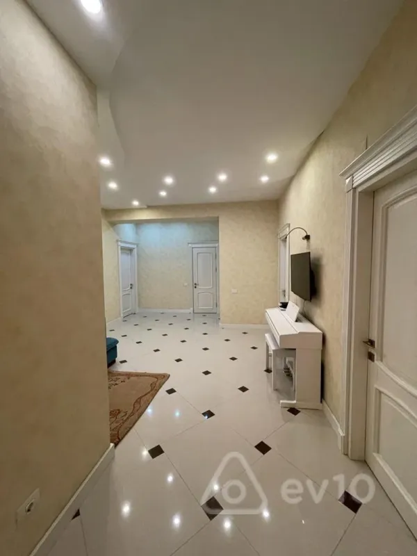 Satılır 4 otaqlı yeni tikili 170 m²