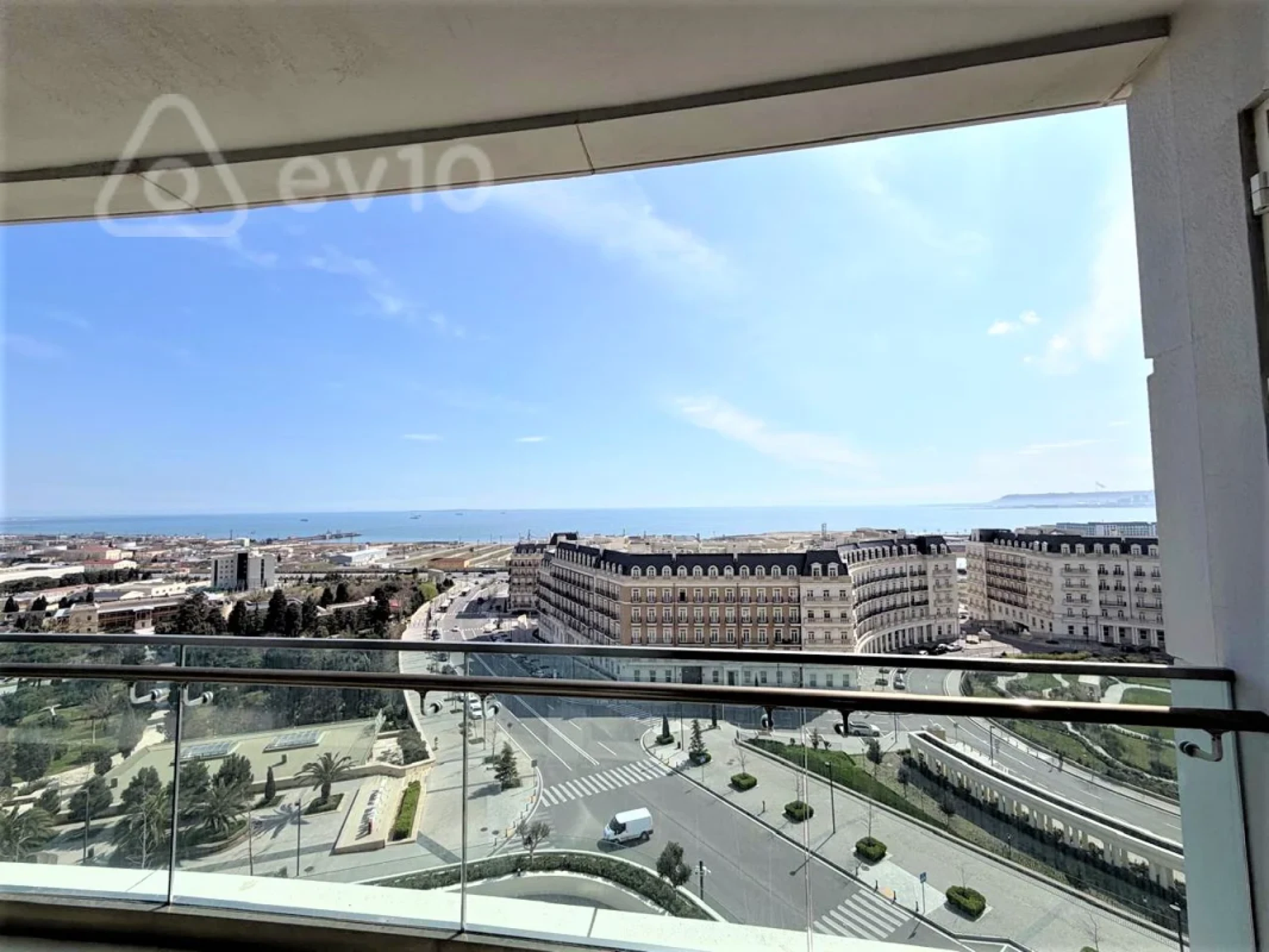 Kirayə verilir 4 otaqlı yeni tikili 220 m²