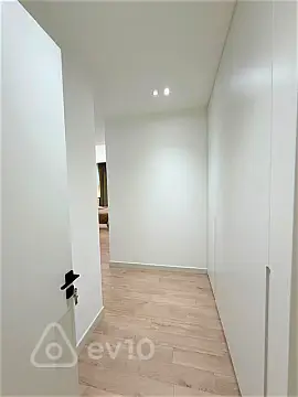 Kirayə verilir 4 otaqlı yeni tikili 220 m²