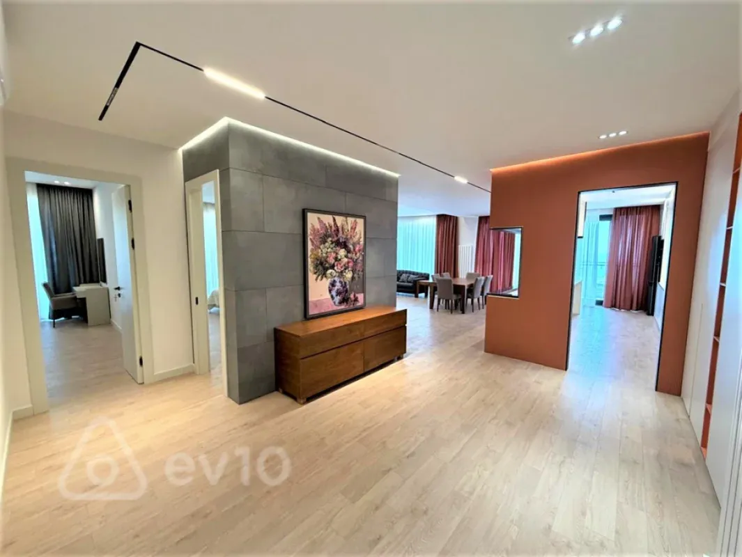 Kirayə verilir 4 otaqlı yeni tikili 220 m²