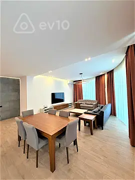 Kirayə verilir 4 otaqlı yeni tikili 220 m²