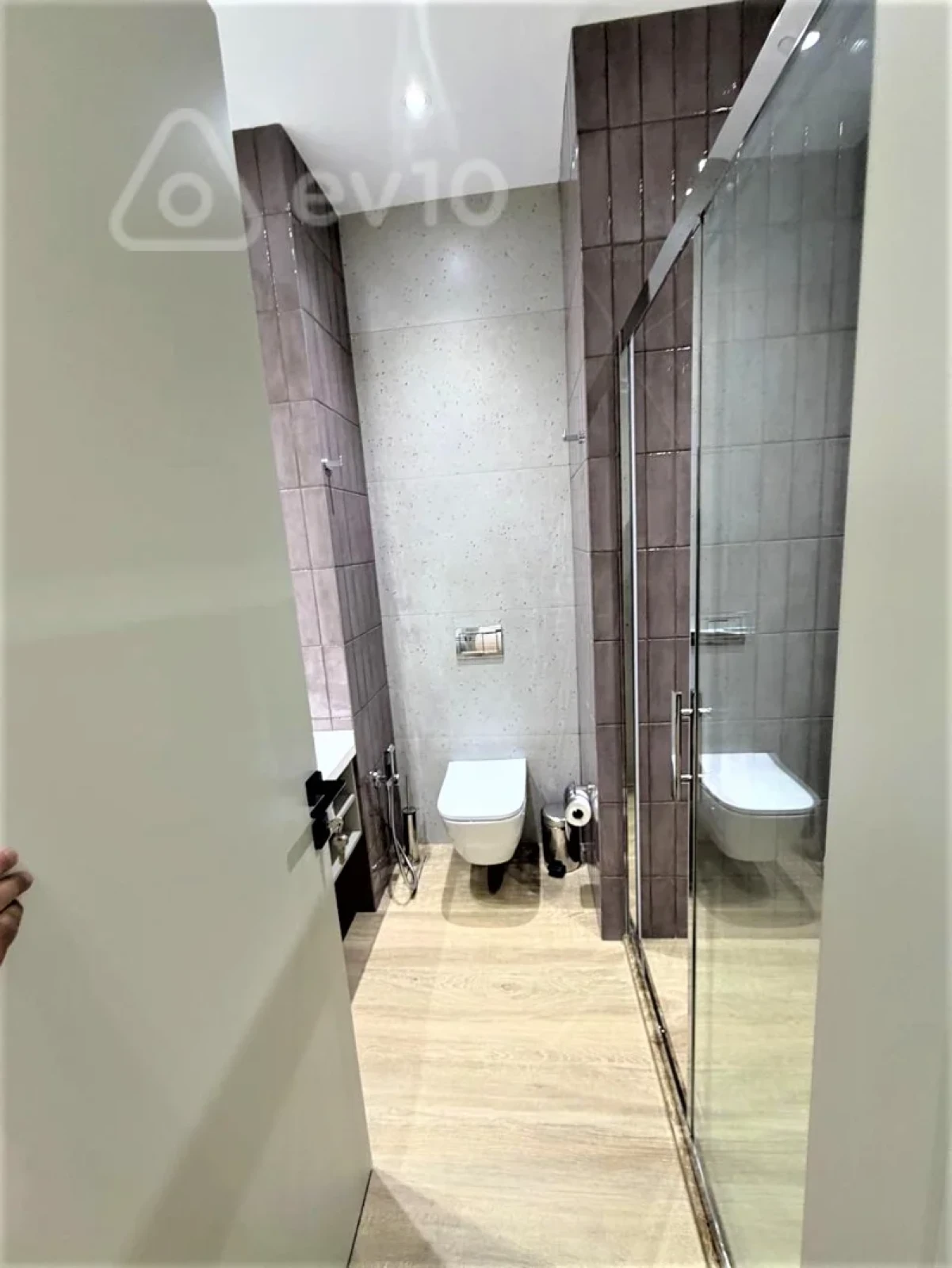 Kirayə verilir 4 otaqlı yeni tikili 220 m²