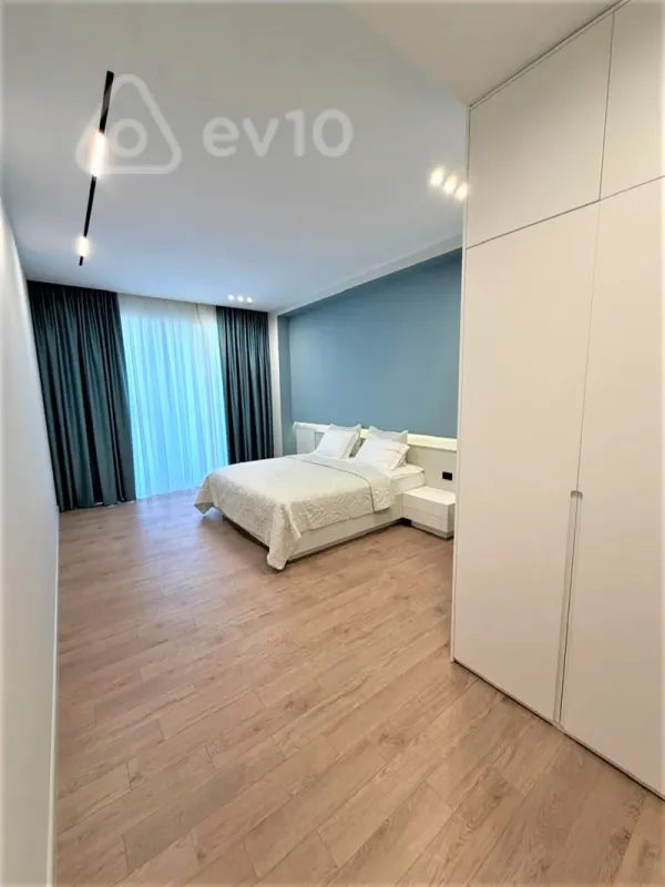 Kirayə verilir 4 otaqlı yeni tikili 220 m²