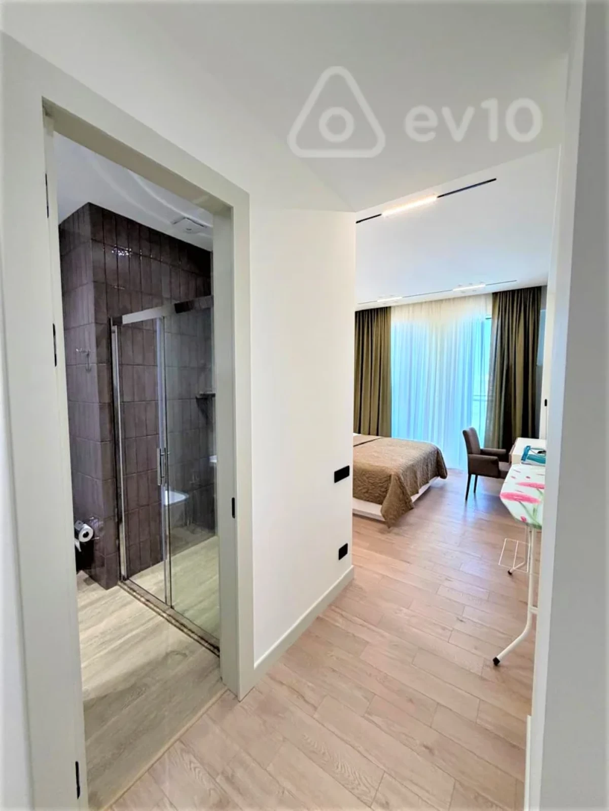 Kirayə verilir 4 otaqlı yeni tikili 220 m²