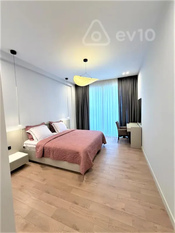 Kirayə verilir 4 otaqlı yeni tikili 220 m²