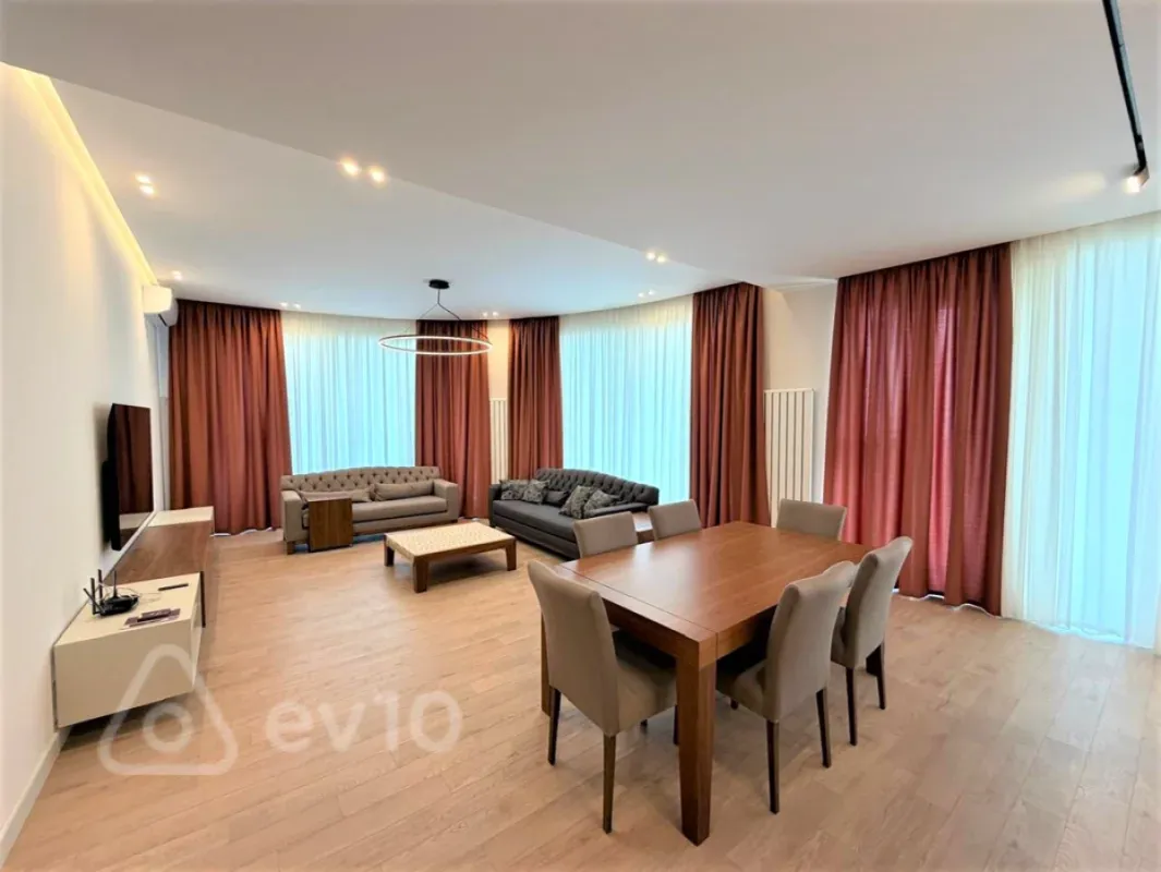 Kirayə verilir 4 otaqlı yeni tikili 220 m²