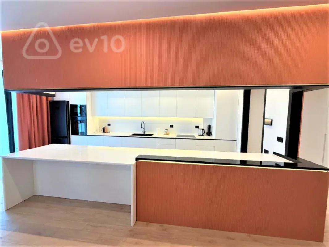 Kirayə verilir 4 otaqlı yeni tikili 220 m²