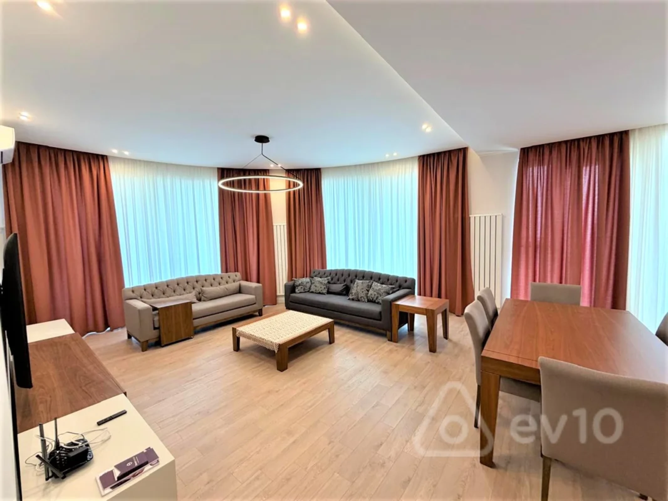 Kirayə verilir 4 otaqlı yeni tikili 220 m²