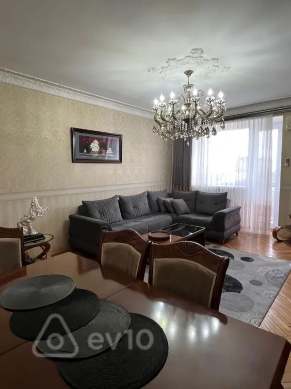 Satılır 4 otaqlı köhnə tikili 110 m²