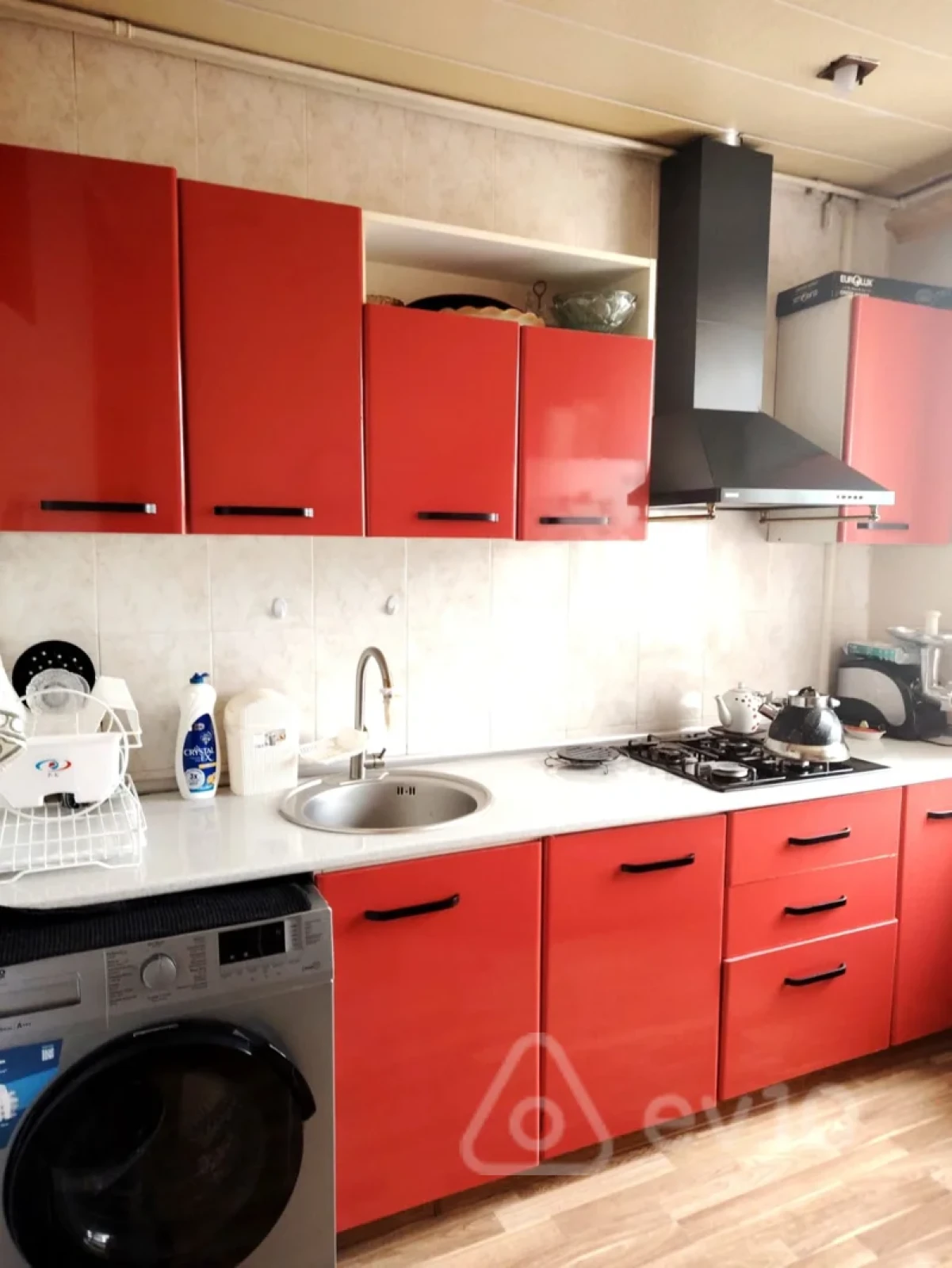Satılır 4 otaqlı köhnə tikili 110 m²