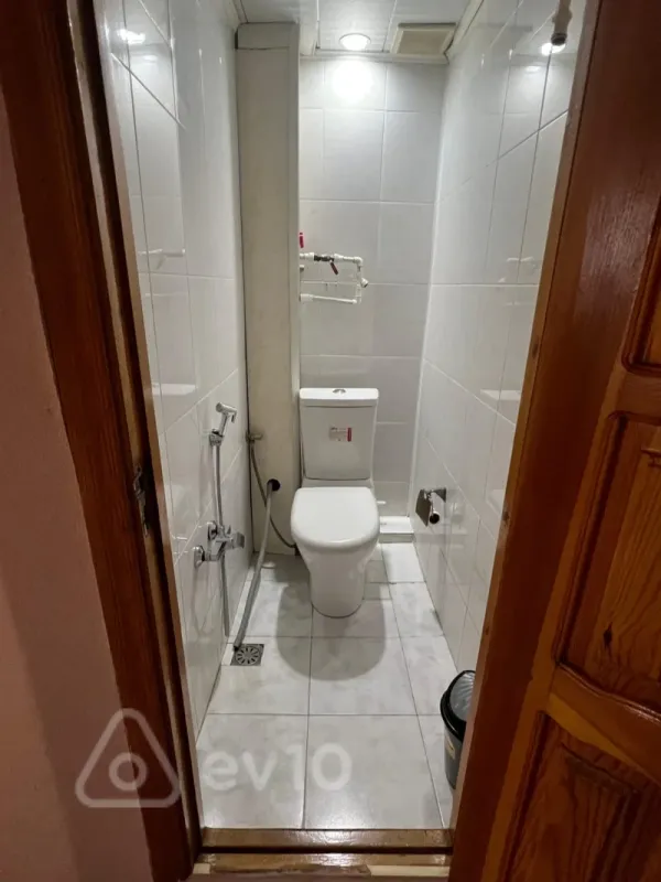 Satılır 4 otaqlı köhnə tikili 110 m²