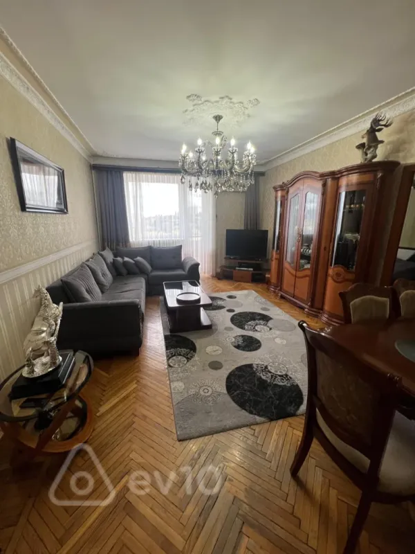 Satılır 4 otaqlı köhnə tikili 110 m²