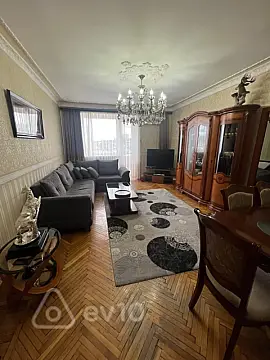 Satılır 4 otaqlı köhnə tikili 110 m²