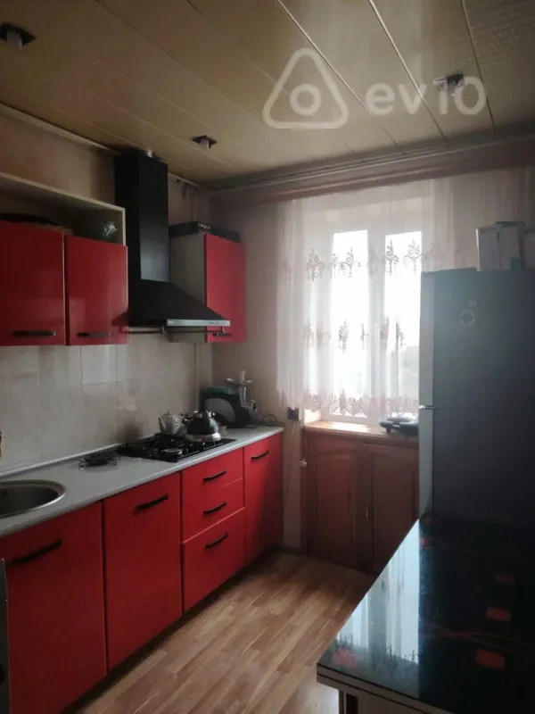 Satılır 4 otaqlı köhnə tikili 110 m²