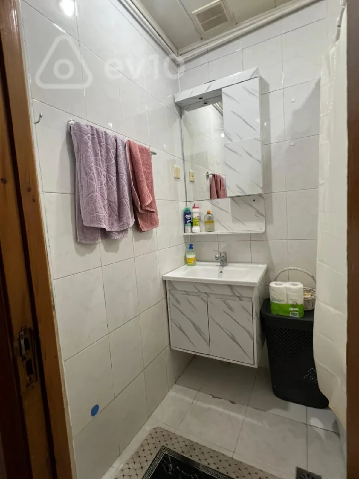 Satılır 4 otaqlı köhnə tikili 110 m²