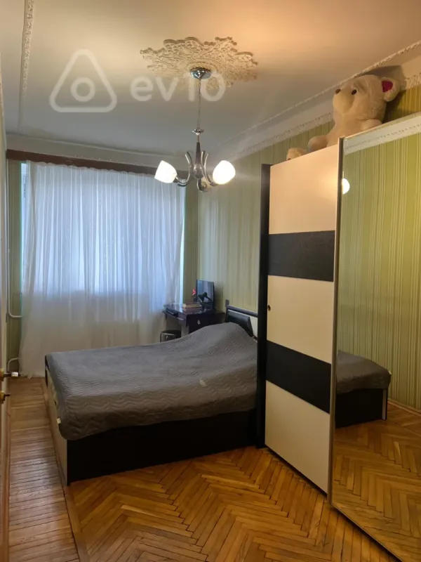 Satılır 4 otaqlı köhnə tikili 110 m²