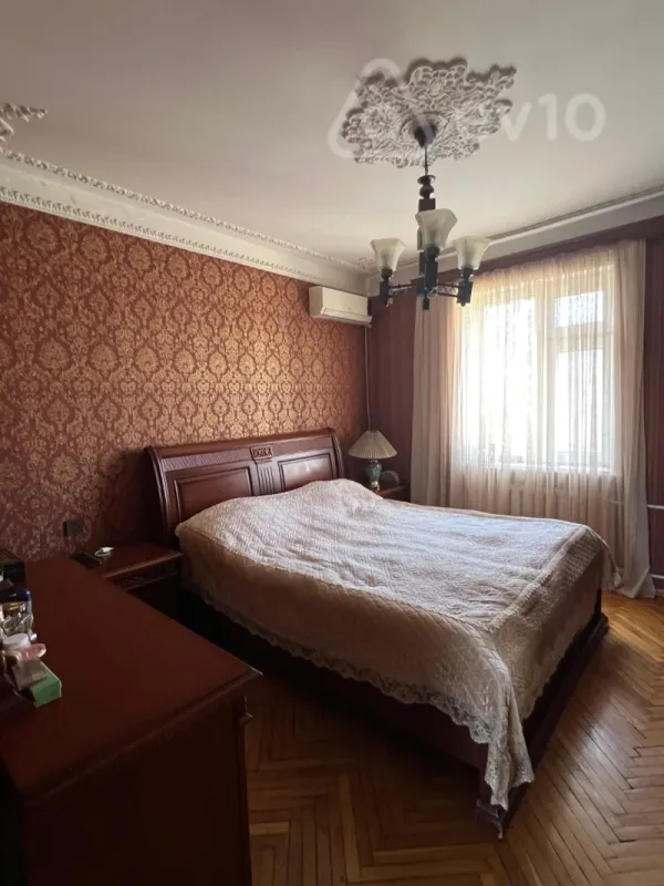 Satılır 4 otaqlı köhnə tikili 110 m²