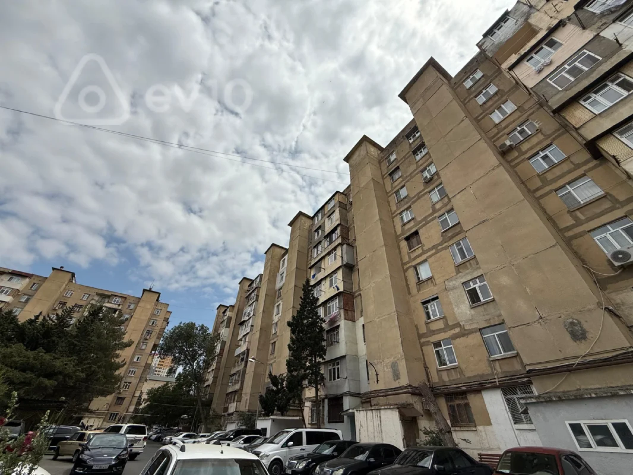 Satılır 5 otaqlı köhnə tikili 120 m²