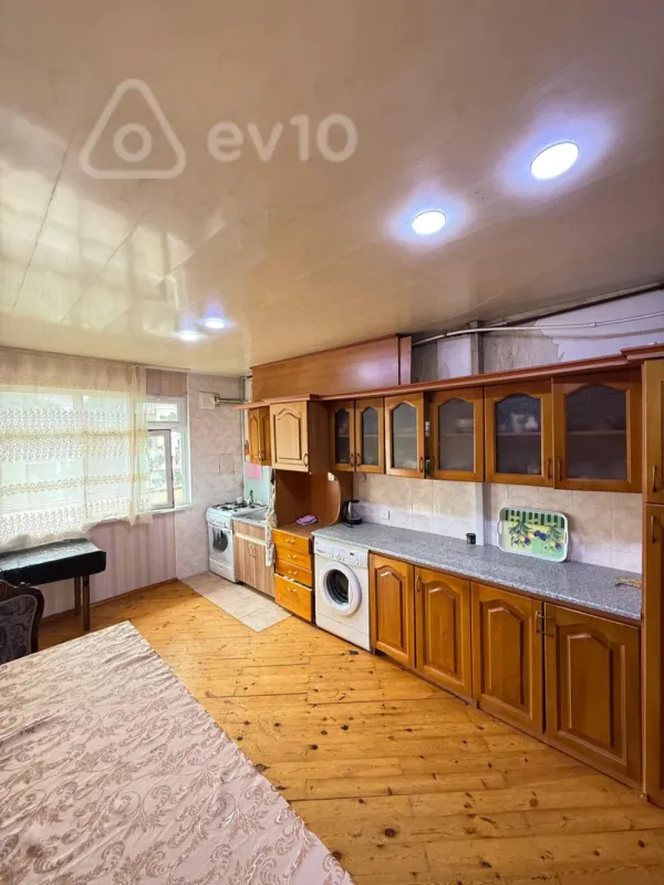 Satılır 5 otaqlı köhnə tikili 120 m²