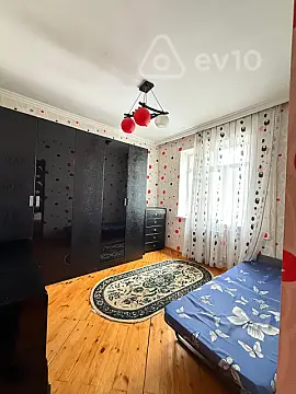 Satılır 5 otaqlı köhnə tikili 120 m²