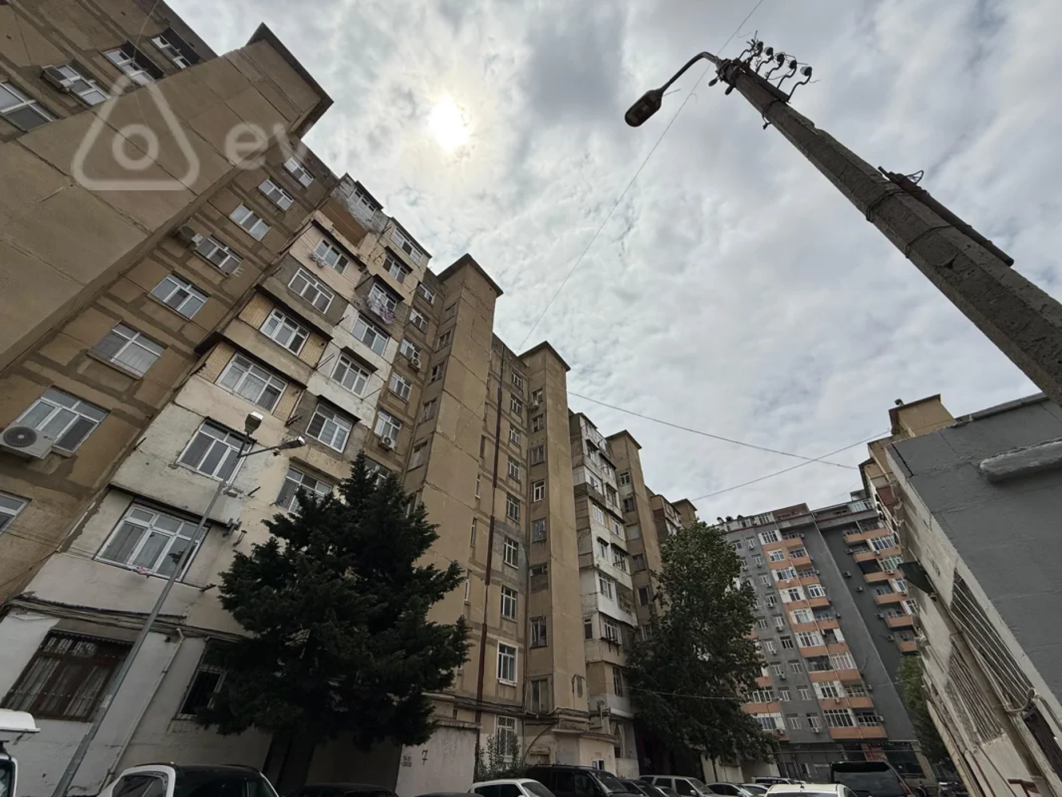 Satılır 5 otaqlı köhnə tikili 120 m²