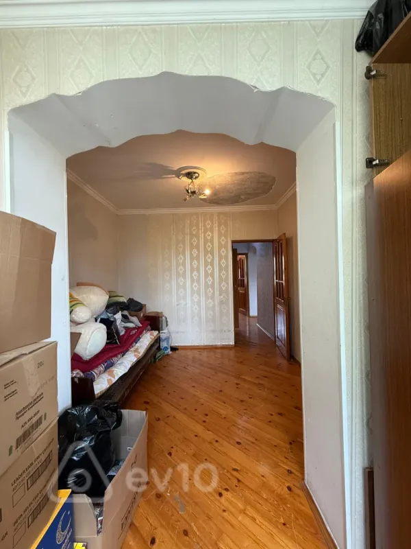 Satılır 5 otaqlı köhnə tikili 120 m²