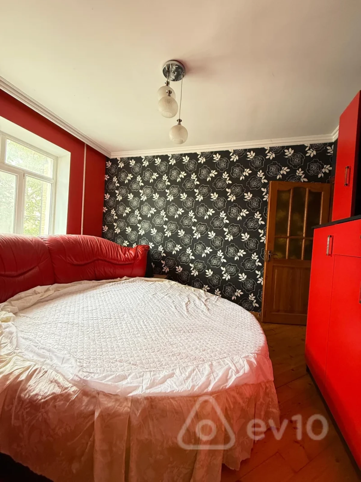 Satılır 5 otaqlı köhnə tikili 120 m²