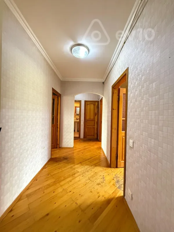 Satılır 5 otaqlı köhnə tikili 120 m²