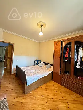Satılır 5 otaqlı köhnə tikili 120 m²