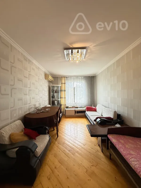 Satılır 5 otaqlı köhnə tikili 120 m²