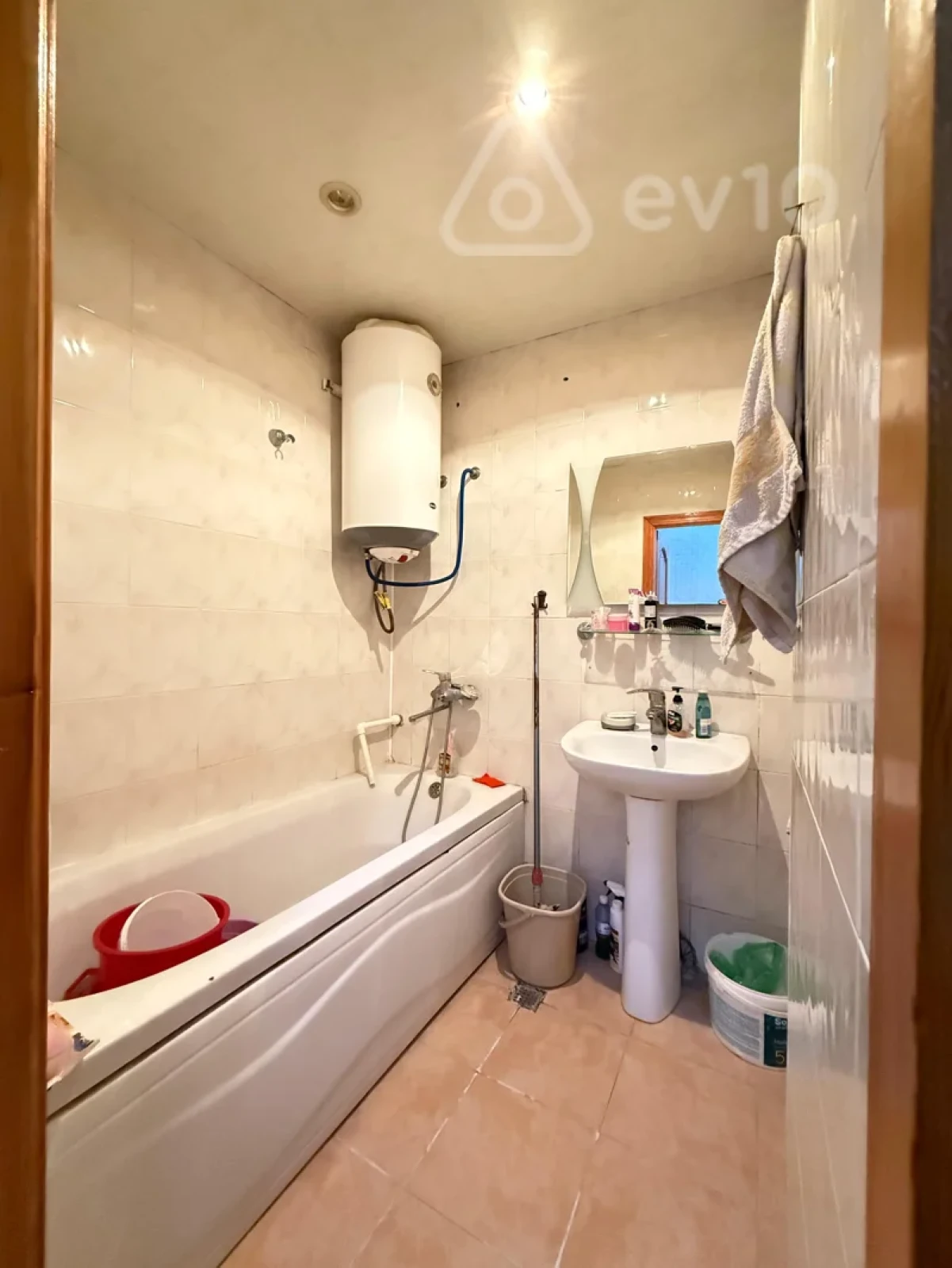 Satılır 5 otaqlı köhnə tikili 120 m²