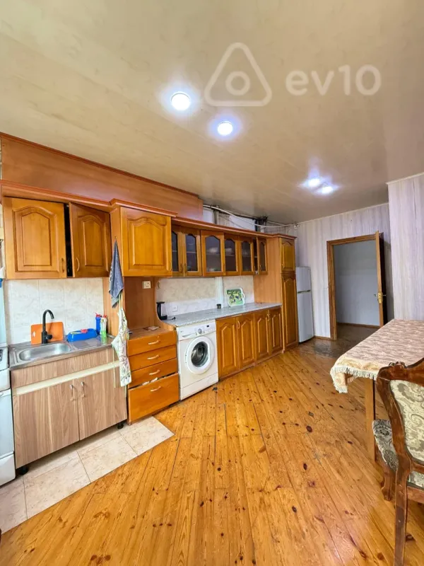 Satılır 5 otaqlı köhnə tikili 120 m²