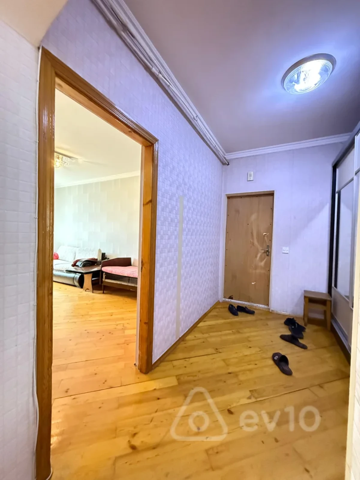 Satılır 5 otaqlı köhnə tikili 120 m²
