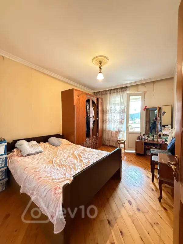 Satılır 5 otaqlı köhnə tikili 120 m²