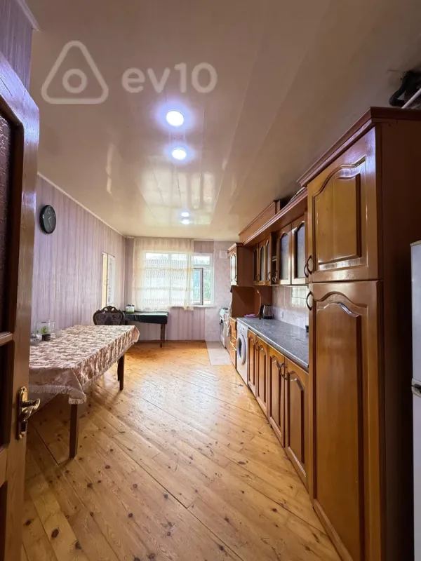 Satılır 5 otaqlı köhnə tikili 120 m²