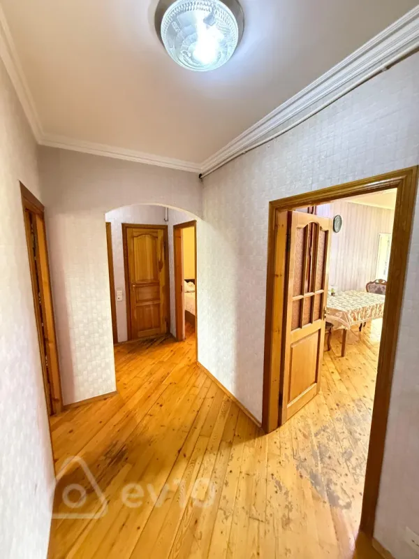 Satılır 5 otaqlı köhnə tikili 120 m²