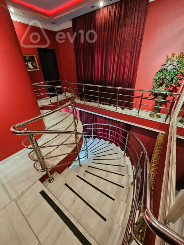 Kirayə verilir mənzil 500 m²