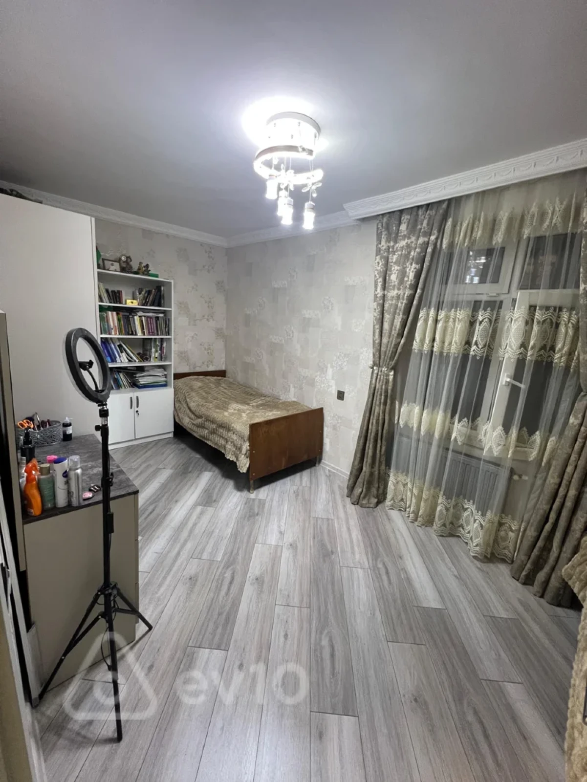 Satılır 2 otaqlı köhnə tikili 55 m²