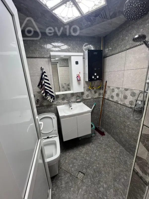 Satılır 2 otaqlı köhnə tikili 55 m²