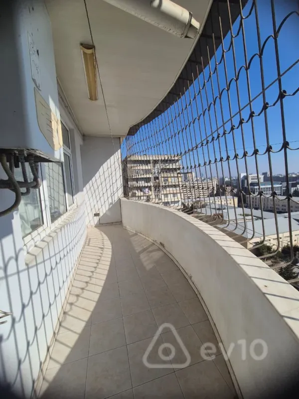 Kirayə verilir 3 otaqlı köhnə tikili 139 m²