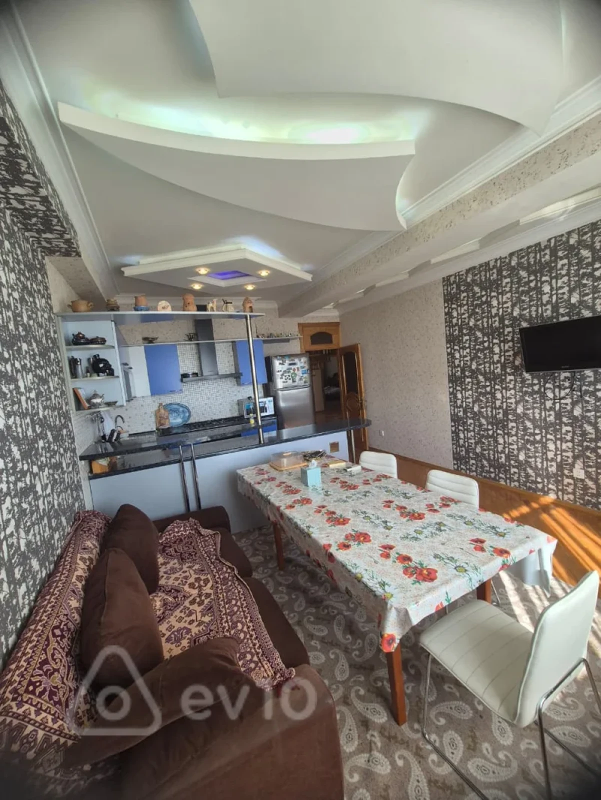 Kirayə verilir 3 otaqlı köhnə tikili 139 m²