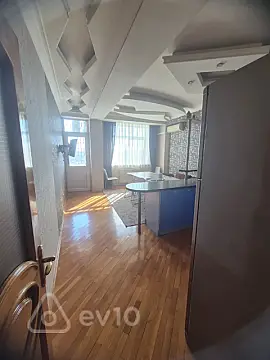 Kirayə verilir 3 otaqlı köhnə tikili 139 m²